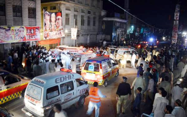 پشاور خود کش دھماکہ میں ہارون بلور سمیت 21 افراد شہید ،75 سے زائد زخمی