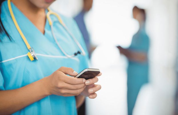 خیبرپختونخوا کے اسپتالوں میں دوران ڈیوٹی موبائل استعمال کرنے پر پابندی عائد