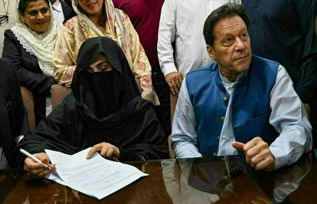 عمران خان، بشریٰ بی بی بڑی مشکل میں پھنس گئے، قتل کا مقدمہ درج